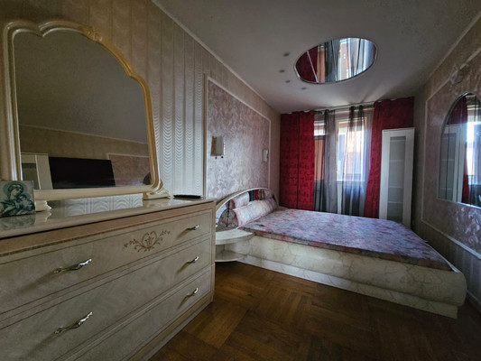 Сдам трехкомнатную (3-комн.) квартиру, Королёва пр-кт, 31к1, Санкт-Петербург г