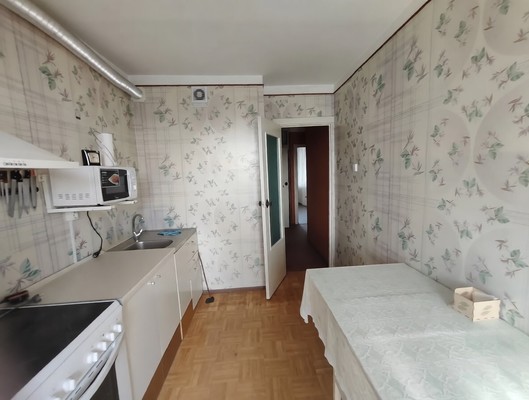 Продам трехкомнатную (3-комн.) квартиру, Салгирная ул, 22, Белоглинка с