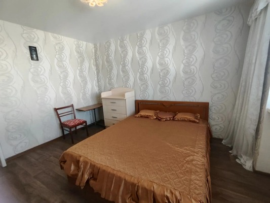 Продам трехкомнатную (3-комн.) квартиру, Салгирная ул, 22, Белоглинка с