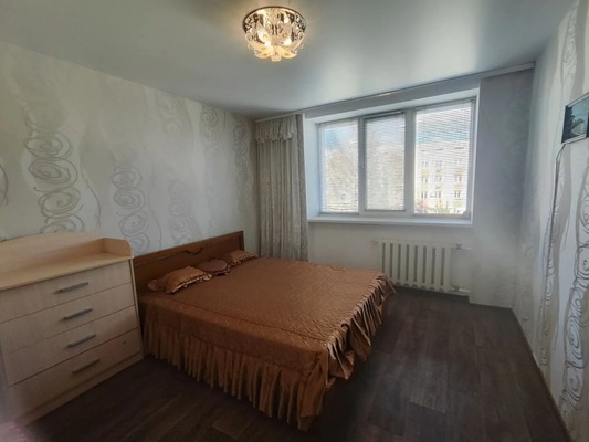 Продам трехкомнатную (3-комн.) квартиру, Салгирная ул, 22, Белоглинка с