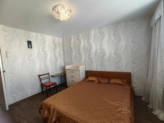 Продам трехкомнатную (3-комн.) квартиру, Салгирная ул, 22, Белоглинка с
