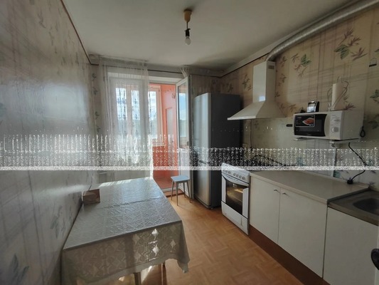 Продам трехкомнатную (3-комн.) квартиру, Салгирная ул, 22, Белоглинка с