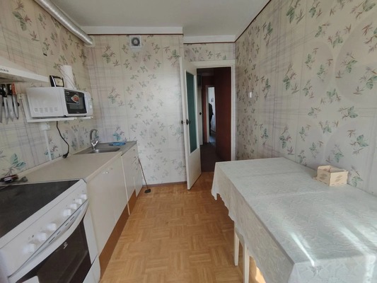 Продам трехкомнатную (3-комн.) квартиру, Салгирная ул, 22, Белоглинка с