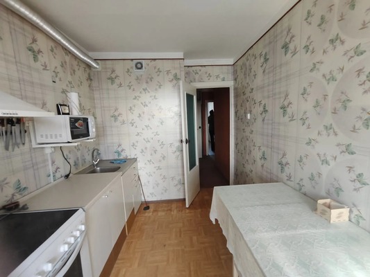 Продам трехкомнатную (3-комн.) квартиру, Салгирная ул, 22, Белоглинка с