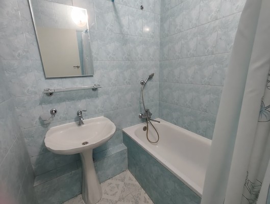 Продам трехкомнатную (3-комн.) квартиру, Салгирная ул, 22, Белоглинка с