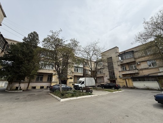 Продам двухкомнатную (2-комн.) квартиру, Ленина б-р, 1к7, Симферополь г