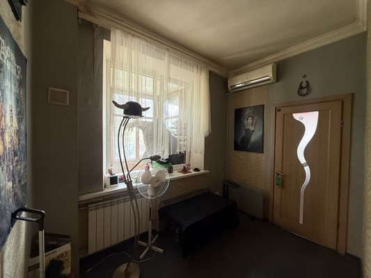 Продам двухкомнатную (2-комн.) квартиру, Ленина б-р, 1к7, Симферополь г