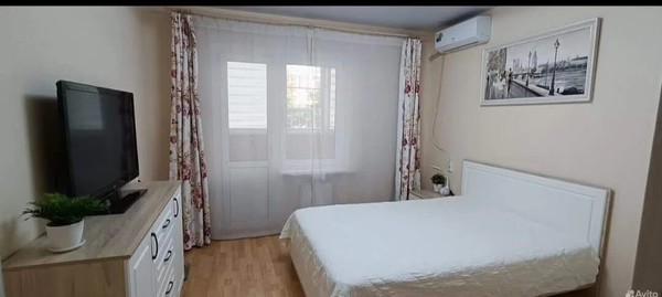 Продам трехкомнатную (3-комн.) квартиру, 3-я Целиноградская ул, 10, Краснодар г