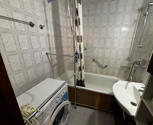 Продам двухкомнатную (2-комн.) квартиру, Барышиха ул, 21, Москва г