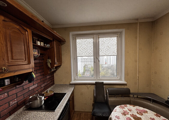 Продам двухкомнатную (2-комн.) квартиру, Барышиха ул, 21, Москва г