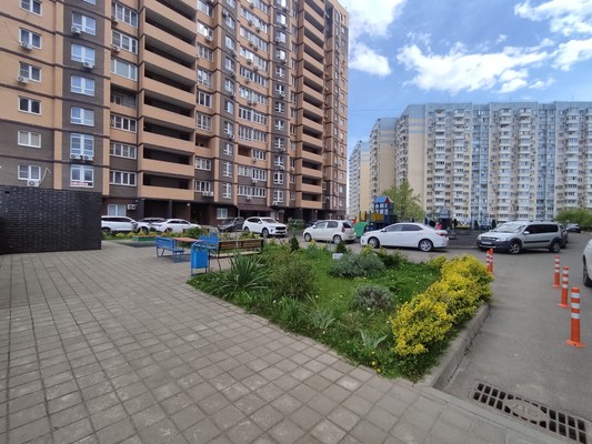 Продам двухкомнатную (2-комн.) квартиру, Парусная ул, 10к2, Краснодар г