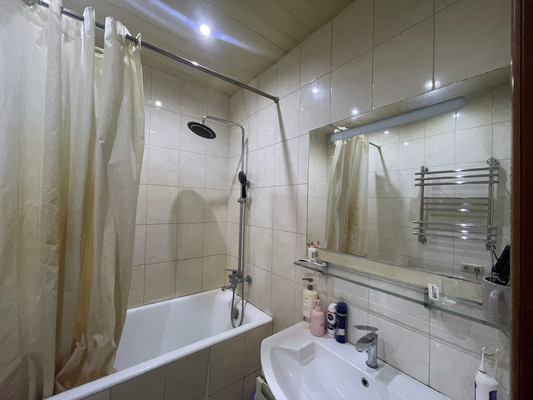 Продам трехкомнатную (3-комн.) квартиру, Ленина ул, 19, Октябрьский рп