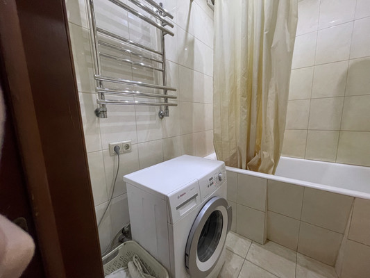 Продам трехкомнатную (3-комн.) квартиру, Ленина ул, 19, Октябрьский рп