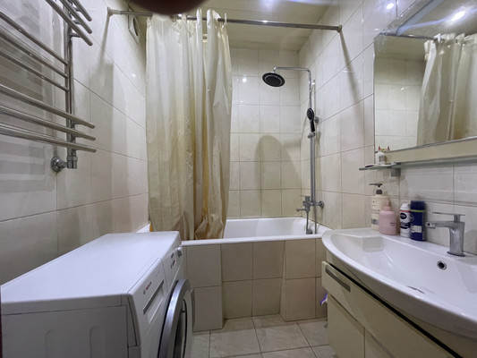 Продам трехкомнатную (3-комн.) квартиру, Ленина ул, 19, Октябрьский рп