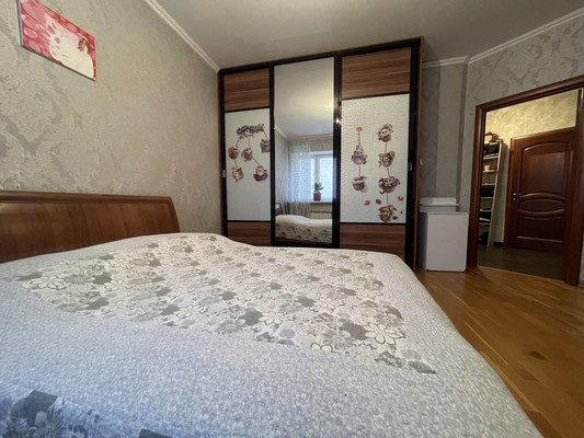 Продам трехкомнатную (3-комн.) квартиру, Ленина ул, 19, Октябрьский рп