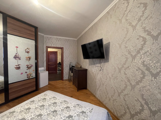 Продам трехкомнатную (3-комн.) квартиру, Ленина ул, 19, Октябрьский рп