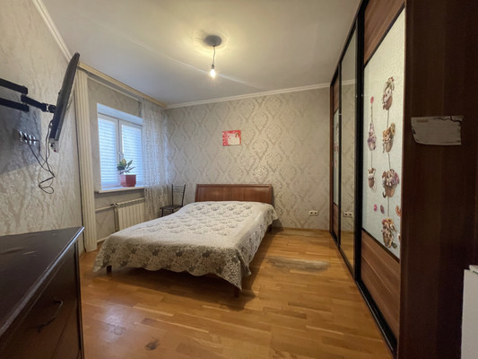Продам трехкомнатную (3-комн.) квартиру, Ленина ул, 19, Октябрьский рп