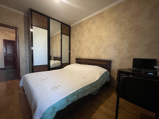 Продам трехкомнатную (3-комн.) квартиру, Ленина ул, 19, Октябрьский рп