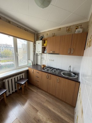 Продам двухкомнатную (2-комн.) квартиру, Строительная ул, 13, Саки г