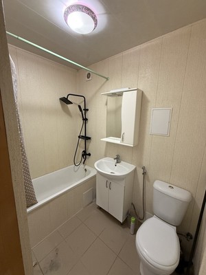 Продам двухкомнатную (2-комн.) квартиру, Строительная ул, 13, Саки г