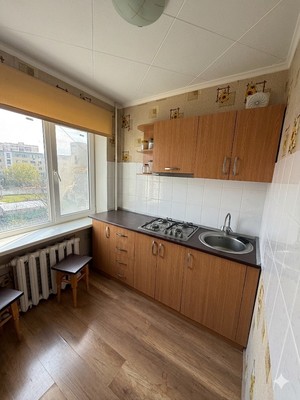 Продам двухкомнатную (2-комн.) квартиру, Строительная ул, 13, Саки г
