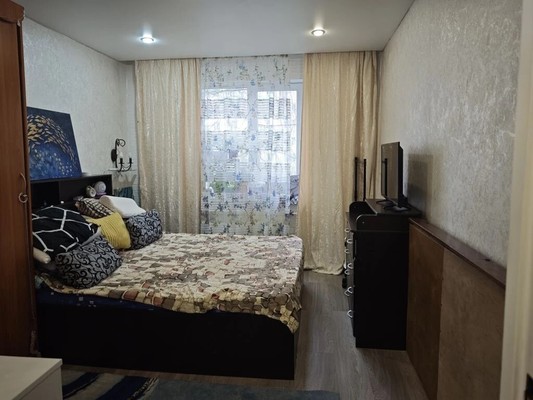 Продам двухкомнатную (2-комн.) квартиру, Маршала Чуйкова ул, 14, Казань г