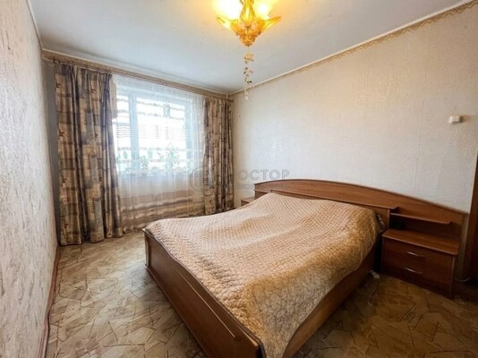 Продам трехкомнатную (3-комн.) квартиру, Исаковского ул, 4к2, Москва г
