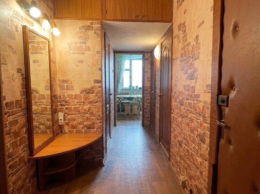 Продам трехкомнатную (3-комн.) квартиру, Исаковского ул, 4к2, Москва г