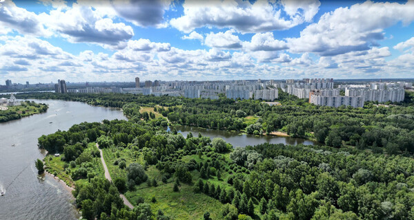 Продам трехкомнатную (3-комн.) квартиру, Исаковского ул, 4к2, Москва г