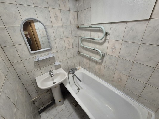 Продам двухкомнатную (2-комн.) квартиру, Героев Десантников ул, 33, Новороссийск г