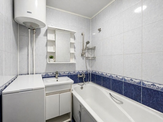 Продам трехкомнатную (3-комн.) квартиру, Пионерская ул, 17, Новороссийск г