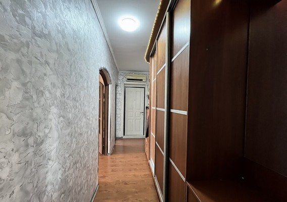 Продам трехкомнатную (3-комн.) квартиру, Пионерская ул, 17, Новороссийск г