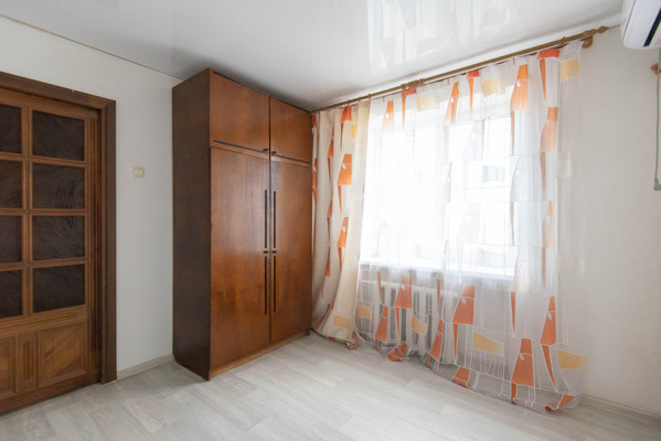 Продам двухкомнатную (2-комн.) квартиру, Королева пр-кт, 9/1, Ростов-на-Дону г