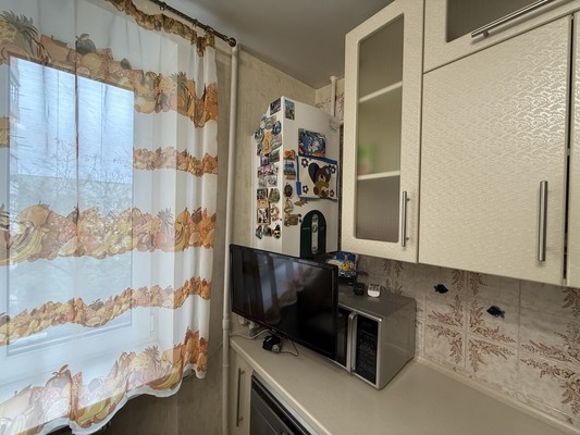 Продам двухкомнатную (2-комн.) квартиру, Молодых Подпольщиков ул, 10, Симферополь г