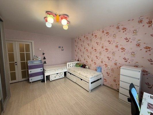 Продам двухкомнатную (2-комн.) квартиру, Молодых Подпольщиков ул, 10, Симферополь г