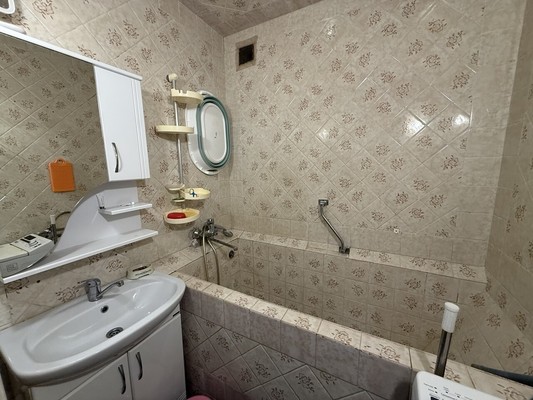 Продам двухкомнатную (2-комн.) квартиру, Молодых Подпольщиков ул, 10, Симферополь г