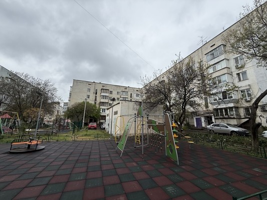 Продам двухкомнатную (2-комн.) квартиру, Молодых Подпольщиков ул, 10, Симферополь г