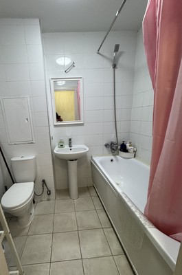 Продам трехкомнатную (3-комн.) квартиру, Новомосковская ул, 9, Москва г