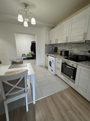 Продам трехкомнатную (3-комн.) квартиру, Новомосковская ул, 9, Москва г