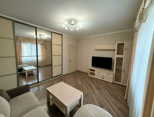 Продам двухкомнатную (2-комн.) квартиру, Жиленкова ул, 8Б, Калининград г