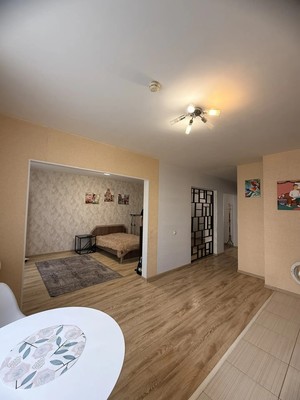 Продам двухкомнатную (2-комн.) квартиру, Сиреневая ул, 4, Барнаул г