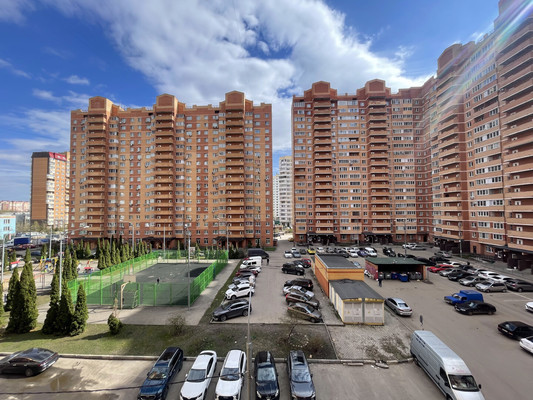 Продам однокомнатную (1-комн.) квартиру, 60 лет Победы ул, 8, Октябрьский рп