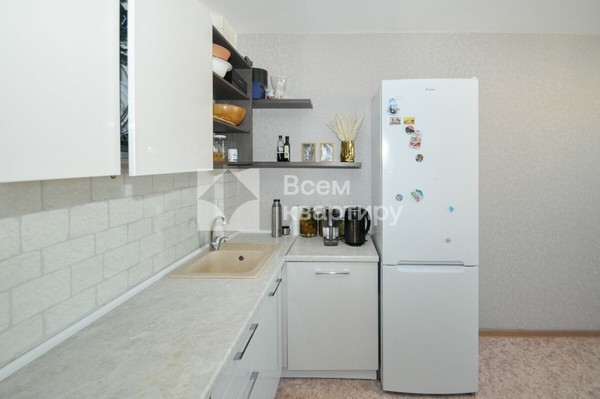 Продам двухкомнатную (2-комн.) квартиру, Петухова ул, 103/2, Новосибирск г