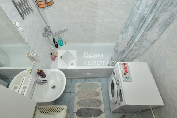 Продам двухкомнатную (2-комн.) квартиру, Петухова ул, 103/2, Новосибирск г
