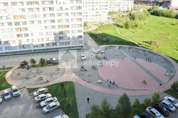 Продам двухкомнатную (2-комн.) квартиру, Петухова ул, 103/2, Новосибирск г