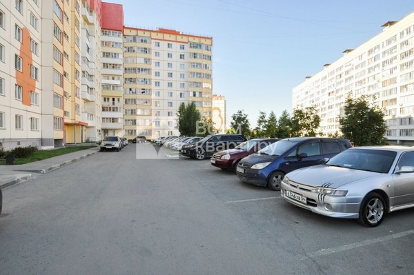 Продам двухкомнатную (2-комн.) квартиру, Петухова ул, 103/2, Новосибирск г
