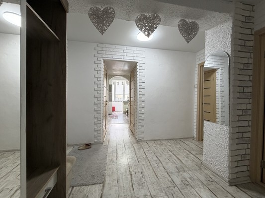 Продам трехкомнатную (3-комн.) квартиру, Мира ул, 2, Бахчисарай г
