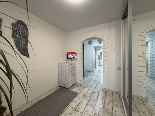 Продам трехкомнатную (3-комн.) квартиру, Мира ул, 2, Бахчисарай г