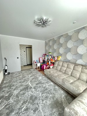 Продам двухкомнатную (2-комн.) квартиру, Большая ул, 181, Ишим г