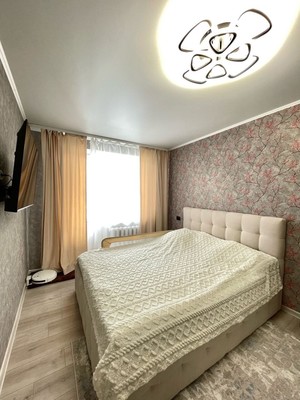 Продам двухкомнатную (2-комн.) квартиру, Большая ул, 181, Ишим г